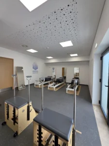 Pilates de Equipamentos no Estúdio FisioCampus